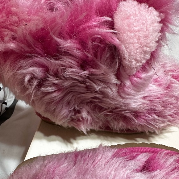K pink puff classic 2 Uggs EUC - Picture 3 of 10